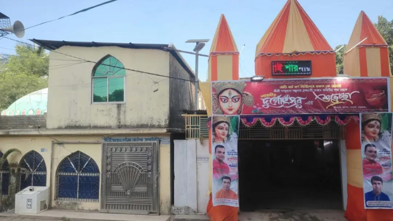 একই আঙিনায় মসজিদ ও মন্দির, দেড় শতাব্দী ধরে সম্প্রীতির নজির