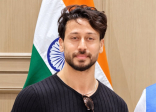 মুম্বাইয়ে টাইগার শ্রফের গাড়িতে বন্দুকধারীদের হামলা