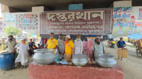 রূপগঞ্জে ভুলতা ফ্লাইওভারের নিচে সপ্তাহে ৩ দিন ২০০ মানুষের বিনামূল্যে আহার