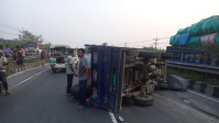 টাঙ্গাইলে বাস, পিকআপ ও মোটরসাইকেলের ত্রিমুখী সংঘর্ষে নিহত ২